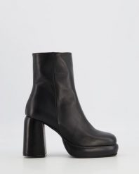 BOTKI DAMSKIE 22741 NAP NERO. Botki Venezia, bez wzorów, ze skóry, bez obcasa, bez zapięcia. Za 329.00 zł.