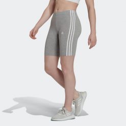 Spodenki krótkie sportowe damskie adidas Essentials 3-Stripes. Białe szorty sportowe adidas, bez wzorów, na fitness i siłownię. Za 111.00 zł.