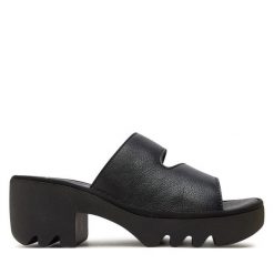 Klapki Fly London. Czarne klapki Fly London, bez wzorów, bez obcasa, bez zapięcia. Za 459.99 zł.