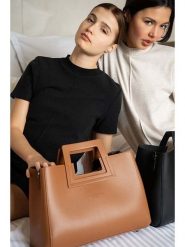 Maison héritage PARIS Skórzana torebka "Jini" w kolorze jasnobrązowym - 30 x 22 x 10 cm rozmiar: onesize. Brązowe torebki klasyczne maison héritage PARIS, bez wzorów, z materiału, bez dodatków. Za 321.97 zł.