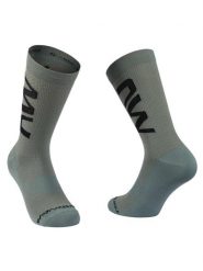 Skarpety rowerowe NORTHWAVE Extreme Air Sock. Zielone skarpetki Northwave, w ażurowe wzory, z dzianiny. Za 39.00 zł.