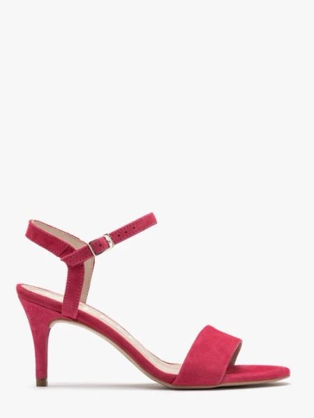 Sandały w kolorze fuksji na szpilce. Fioletowe sandały Ryłko, bez wzorów, ze skóry, bez obcasa, na szpilce, bez zapięcia. W wyprzedaży za 199.99 zł.