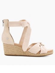 UGG Sandały "Yarrow" w kolorze beżowym na koturnie rozmiar: 38. Brązowe sandały UGG, bez wzorów, z otwartym noskiem, bez obcasa, na koturnie, bez zapięcia. Za 214.19 zł.