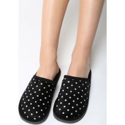 Czarne Kapcie Domiciliary. Kapcie marki Cropp. Za 29.99 zł.