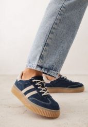 Granatowe Sneakersy Typu Tenisówki z Zamszu Naturalnego Ozdobione Paskami Tarinella. Niebieskie trampki Renee, bez wzorów, z jeansu, bez zapięcia. Za 189.99 zł.