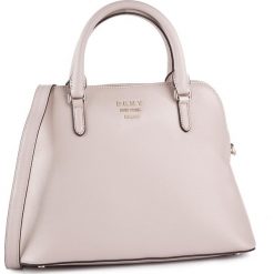 Torebka DKNY - Whitney-Lg Dome Satc R91DHA95 Iconic Blush 3IB. Czerwone torebki klasyczne DKNY, bez wzorów, ze skóry, klasyczne, bez dodatków. W wyprzedaży za 589.00 zł.