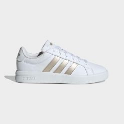 Sneakersy damskie ADIDAS Grand Court Base 3.0. Białe buty sportowe lifestyle adidas, bez wzorów, z kauczuku, sportowe, bez zapięcia. Za 249.99 zł.