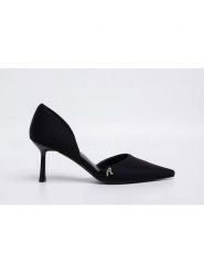 Replay Czółenka w kolorze czarnym rozmiar: 39. Czarne czółenka Replay, bez wzorów, klasyczne, bez obcasa, bez zapięcia. Za 173.99 zł.