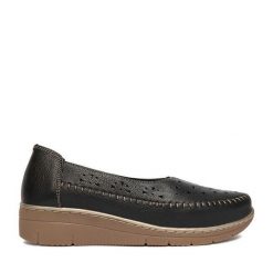 Półbuty Go Soft. Czarne półbuty wsuwane GO SOFT, bez wzorów, bez obcasa, na płaskiej podeszwie. Za 199.99 zł.