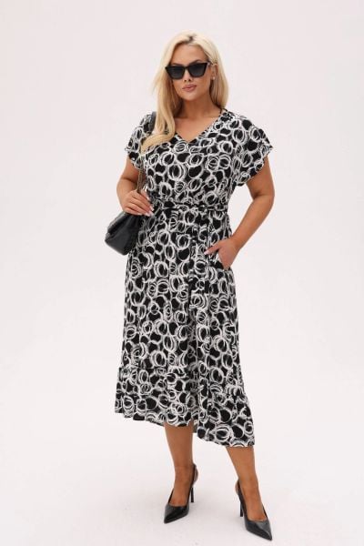 Asymetryczna sukienka Kiara MIDI z wiązaniem i falbanką - Black Ink PLUS SIZE XXL OVERSIZE. Czarne sukienki Moda Size Plus Iwanek, na co dzień, l, bez wzorów, z materiału, eleganckie, z asymetrycznym kołnierzem, plus size, bez ramiączek, midi, asymetryczne. W wyprzedaży za 263.90 zł.