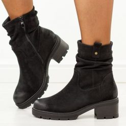 Czarne botki damskie S.Barski 8100. Czarne botki S.BARSKI, bez wzorów, z dzianiny, casualowe, z okrągłym noskiem, bez obcasa, bez zapięcia. Za 249.00 zł.