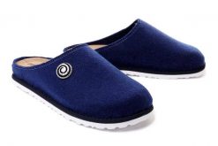 DR. BRINKMANN 320048-05 blau, kapcie/klapki damskie. Niebieskie kapcie Dr. Brinkmann, bez wzorów, z materiału. Za 159.90 zł.