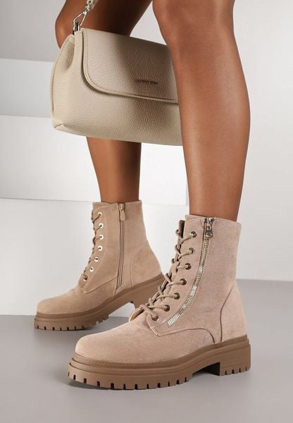 Ciemnobeżowe Botki Typu Workery z Metalicznym Suwakiem Clatina. Brązowe botki Born2be, bez wzorów, bez obcasa, na płaskiej podeszwie, bez zapięcia. Za 149.99 zł.