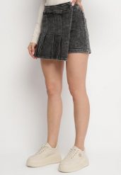 Czarne Bawełniane Spódnico-Szorty Jeansowe Ozdobione Plisami Tulvesin. Czarne szorty Born2be, z aplikacjami, z bawełny, eleganckie. Za 159.99 zł.