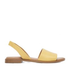 Sandały Lasocki. Żółte sandały Lasocki, bez wzorów, bez obcasa, na płaskiej podeszwie, bez zapięcia. Za 139.99 zł.