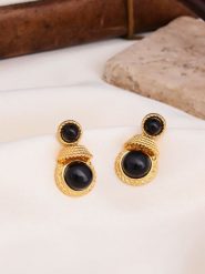 L'Atelier de Gaia Pozłacane kolczyki-wkrętki z onyksem rozmiar: onesize. Czarne kolczyki L'Atelier de Gaia, z onyksem, pozłacane. Za 83.03 zł.