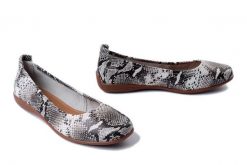 JOSEF SEIBEL 74801 63 083 Fenja 01 snake/weiss-schwarz, baleriny damskie. Białe baleriny Josef Seibel, bez wzorów, ze skóry, bez obcasa, bez zapięcia. Za 339.90 zł.