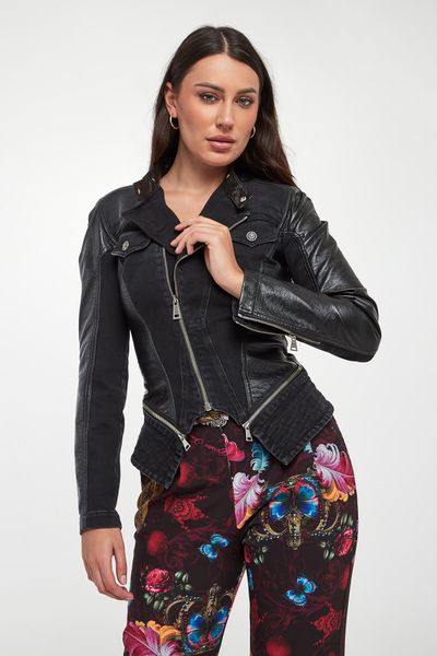 Kurtka damska skórzana VERSACE JEANS COUTURE. Kurtki Versace Jeans Couture, bez wzorów, z jeansu, bez kaptura. Za 3,349.00 zł.