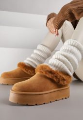 Brązowe Krótkie Śniegowce na Platformie Ozdobione Futerkiem Sewlara. Brązowe śniegowce Renee, bez wzorów, z jeansu, bez zapięcia. Za 44.99 zł.