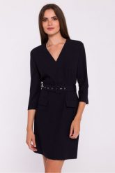 Elegancka sukienka mini z dekoltem V i paskiem czarna. Czarne sukienki Stylove, do pracy, xxl, bez wzorów, biznesowe, bez kołnierzyka, bez ramiączek, mini. Za 479.00 zł.
