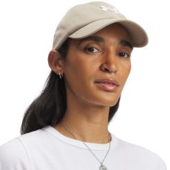 Czapka z daszkiem damska Under Armour Blitzing Adj OSFM. Białe czapki z daszkiem Under Armour, bez wzorów, sportowe. Za 83.00 zł.
