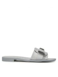Guess Klapki FLJELYLEL19 Srebrny. Szare klapki Guess, z aplikacjami, ze skóry, bez obcasa, bez zapięcia. Za 259.99 zł.