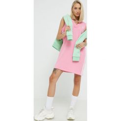 Adidas Originals sukienka bawełniana kolor różowy mini prosta. Czerwone sukienki adidas Originals, na co dzień, bez wzorów, z bawełny, bez kołnierzyka, bez ramiączek, mini, proste. W wyprzedaży za 279.99 zł.