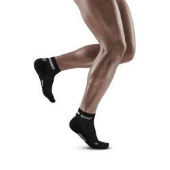 Krótkie skarpety kompresyjne CEP Compression the run V4. Czarne skarpetki CEP, bez wzorów, z materiału. Za 64.00 zł.