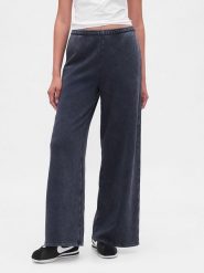 GAP Spodnie dresowe w kolorze granatowym rozmiar: XL. Niebieskie spodnie sportowe GAP, bez wzorów, z dresówki. Za 110.04 zł.