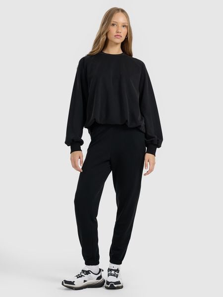 4F Spodnie dresowe joggery z modalem damskie - czarne S. Czarne spodnie dresowe 4f, bez wzorów, z dresówki. Za 169.99 zł.