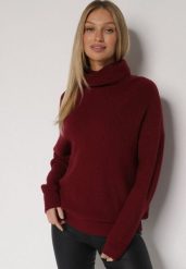 Bordowy Golf o Klasycznym Kroju z Kaszmirem Azifra. Czerwone swetry Born2be, uniwersalny, bez wzorów, z jeansu, biznesowe, bez ramiączek. Za 139.99 zł.