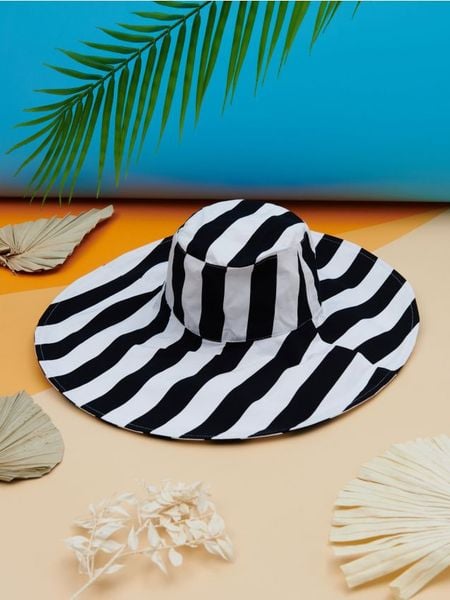 Kapelusz - czarny. Czarne kapelusze Sinsay, bez wzorów. Za 29.99 zł.