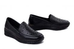 RIEKER 53752-00 black, półbuty damskie. Czarne półbuty wsuwane Rieker, bez wzorów, bez obcasa, na koturnie. Za 339.90 zł.