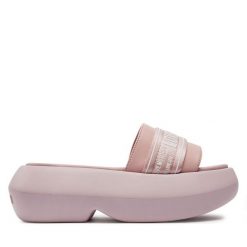 Klapki LOVE MOSCHINO. Czerwone klapki Love Moschino, bez wzorów, bez obcasa, bez zapięcia. Za 869.99 zł.