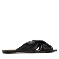 Klapki Eva Longoria. Czarne klapki Eva Longoria, bez wzorów, bez obcasa, bez zapięcia. Za 349.99 zł.