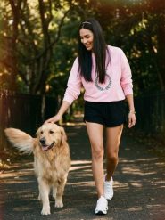 Dresowe szorty z kieszeniami - czarny. Czarne szorty sportowe Sinsay, bez wzorów, z dresówki. Za 19.99 zł.