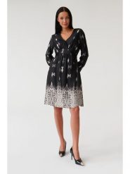 TATUUM Sukienka w kolorze czarnym rozmiar: 46. Czarne sukienki Tatuum, bez wzorów, z wiskozy, bez kołnierzyka, bez ramiączek, midi. Za 165.71 zł.