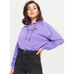 Bluza z nadrukiem - Fioletowy. Bluzy marki Cropp. W wyprzedaży za 29.99 zł.