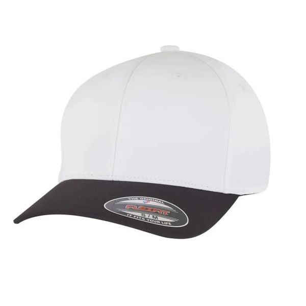 Czapka 5-panelowa Flexfit Tech. Białe czapki z daszkiem FLEXFIT, bez wzorów. Za 133.00 zł.