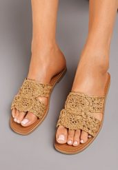 Brązowe Płaskie Klapki z Wkładką z Imitacji Skóry Ozdobione Paskiem z Plecionki Donicella. Brązowe klapki Born2be, bez wzorów, ze skóry, eleganckie, z otwartym noskiem, bez obcasa, na płaskiej podeszwie, bez zapięcia. Za 59.99 zł.