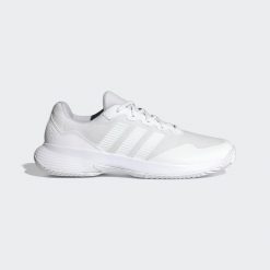 BUTY GAMECOURT 2 TENNIS. Białe buty treningowe adidas, bez wzorów, z gumy, bez zapięcia, tenisowe. Za 299.00 zł.
