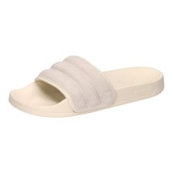Klapki basenowe adidas Adilette Shower. Szare klapki adidas, bez wzorów, z materiału, eleganckie, bez obcasa, bez zapięcia. Za 176.00 zł.