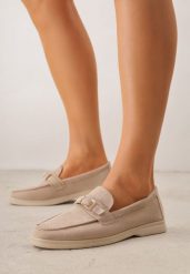 Ciemnobeżowe Mokasyny z Prostokątną Metaliczną Ozdobą Aeleorane. Brązowe mokasyny Born2be, z aplikacjami, z materiału, z okrągłym noskiem. Za 119.99 zł.