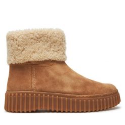 Botki Clarks. Brązowe botki Clarks, bez wzorów, bez obcasa, na płaskiej podeszwie, bez zapięcia. Za 439.99 zł.