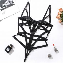 Body z elastycznym materiałem i szerokimi pasami na wieczorne wyjścia Calida. Czarne body i gorsety Intica, bez wzorów, bez ramiączek. Za 129.00 zł.