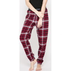 Emporio Armani - Spodnie piżamowe. Szare piżamy marki Emporio Armani, z bawełny. W wyprzedaży za 219.90 zł.