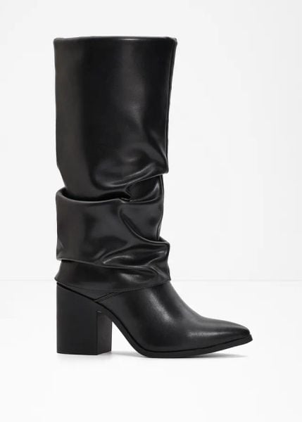 Kozaki. Czarne kozaki bonprix, bez wzorów, bez obcasa, bez zapięcia. Za 249.99 zł.