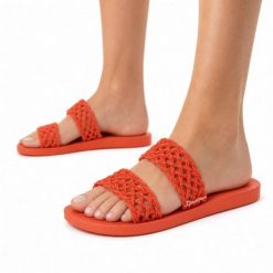Klapki damskie Ipanema 26506 RENDA FEM. Czerwone klapki Ipanema, bez wzorów, z materiału, eleganckie, bez obcasa, bez zapięcia. Za 55.00 zł.