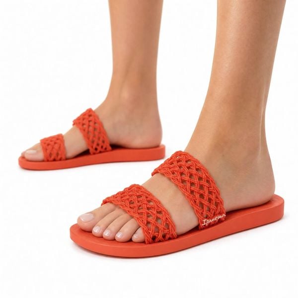 Klapki damskie Ipanema 26506 RENDA FEM. Czerwone klapki Ipanema, bez wzorów, z materiału, eleganckie, bez obcasa, bez zapięcia. Za 55.00 zł.