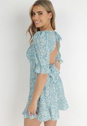 Niebieska Sukienka Clatiax. Niebieskie sukienki Born2be, m, bez wzorów, z materiału, bez kołnierzyka, bez ramiączek, midi, rozkloszowane. W wyprzedaży za 55.99 zł.